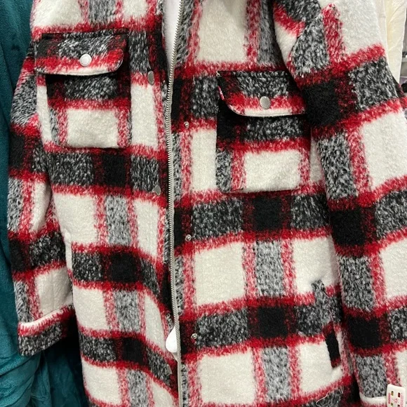 Levi’s Shacket - Picture 3 of 3